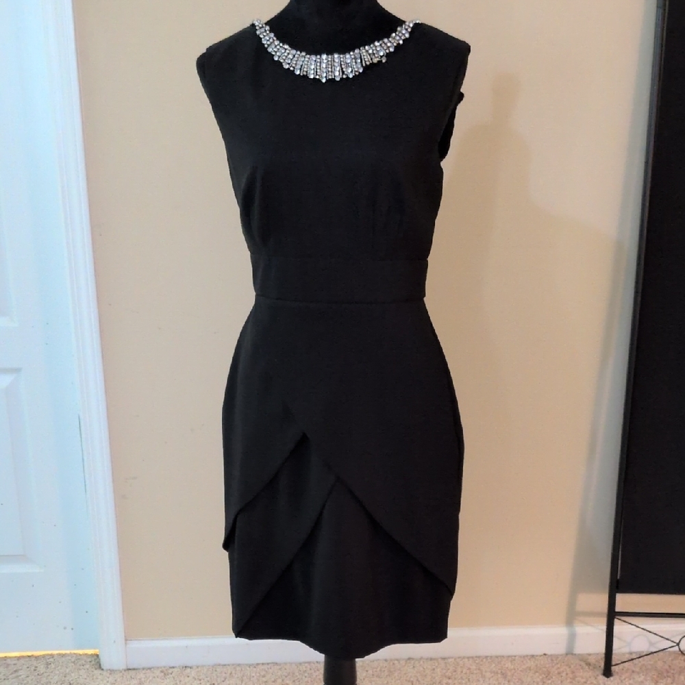 connected apparel Black Sleeveless Jewel-Neck Tulip Sheath Dress